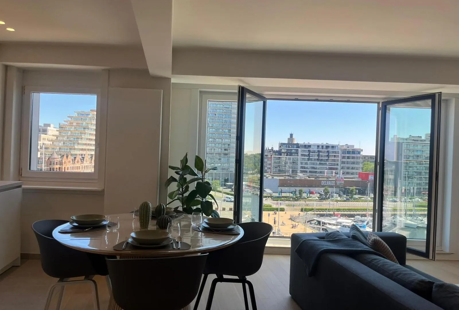 Luxury Apartment With Marina View And Free Parking Belgien