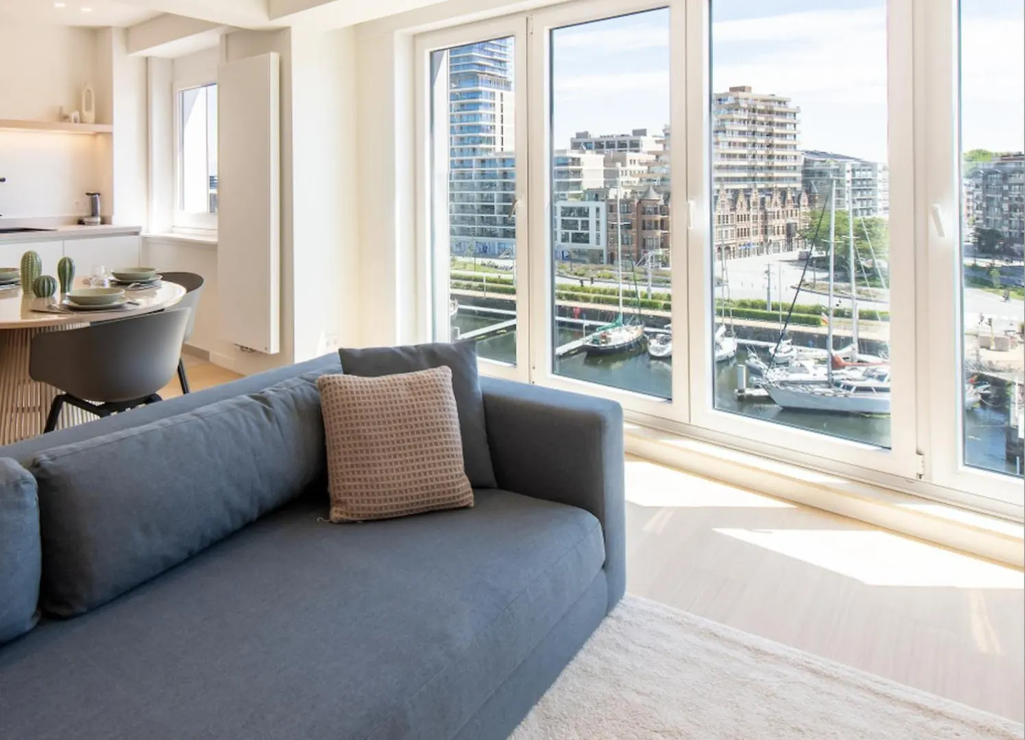 Luxury Apartment With Marina View And Free Parking