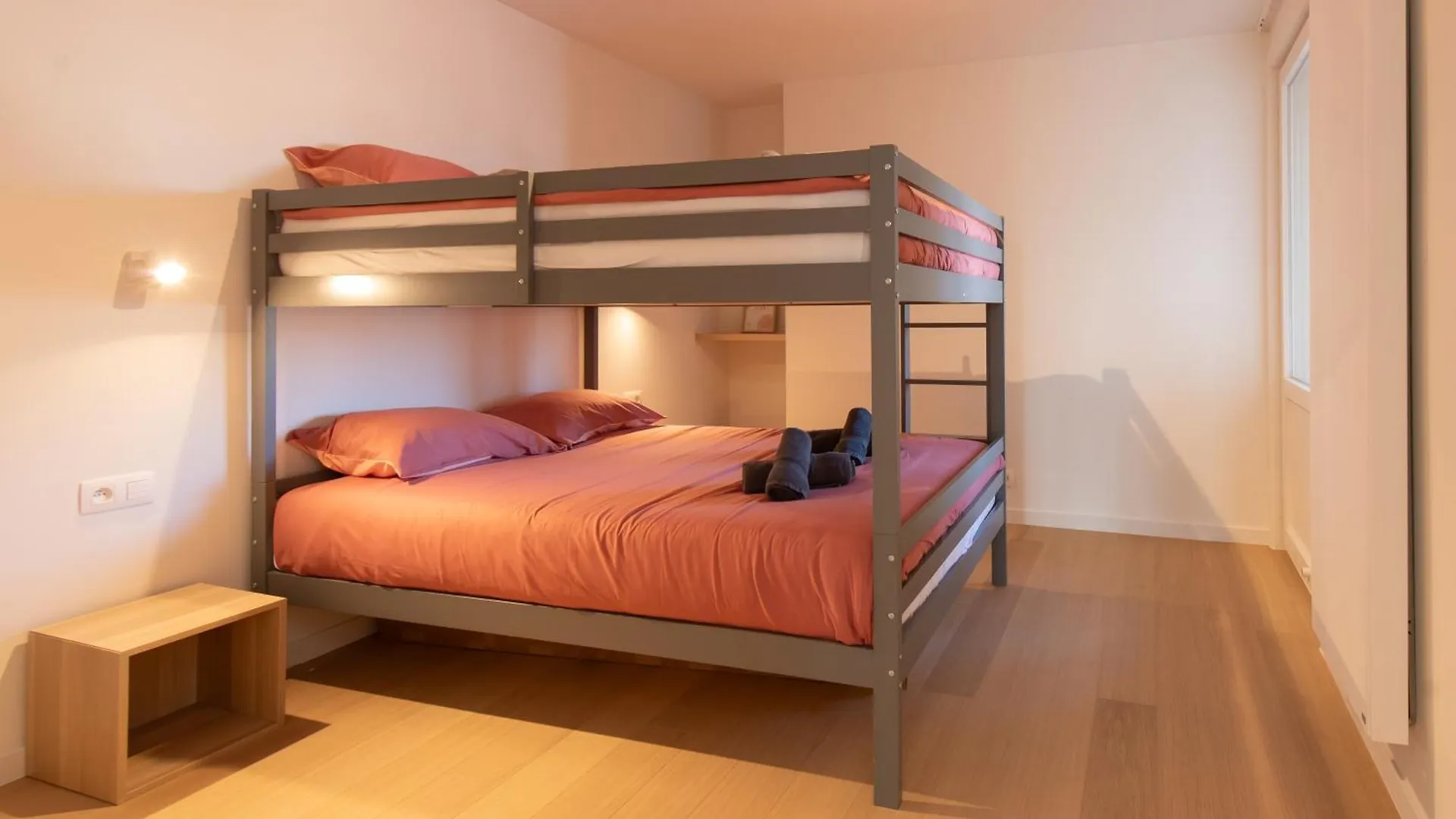 Luxury Apartment With Marina View And Free Parking