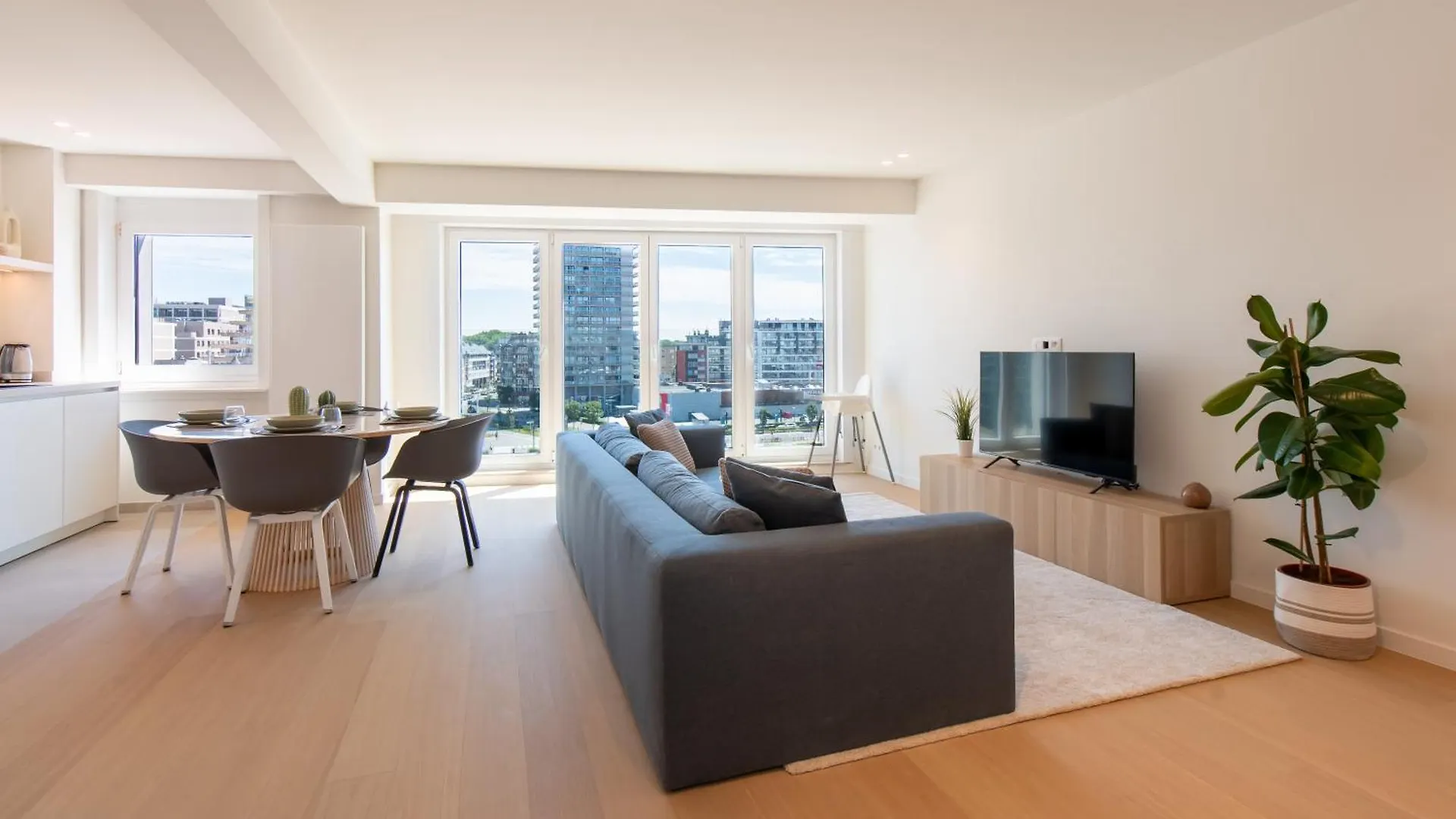 Luxury Apartment With Marina View And Free Parking