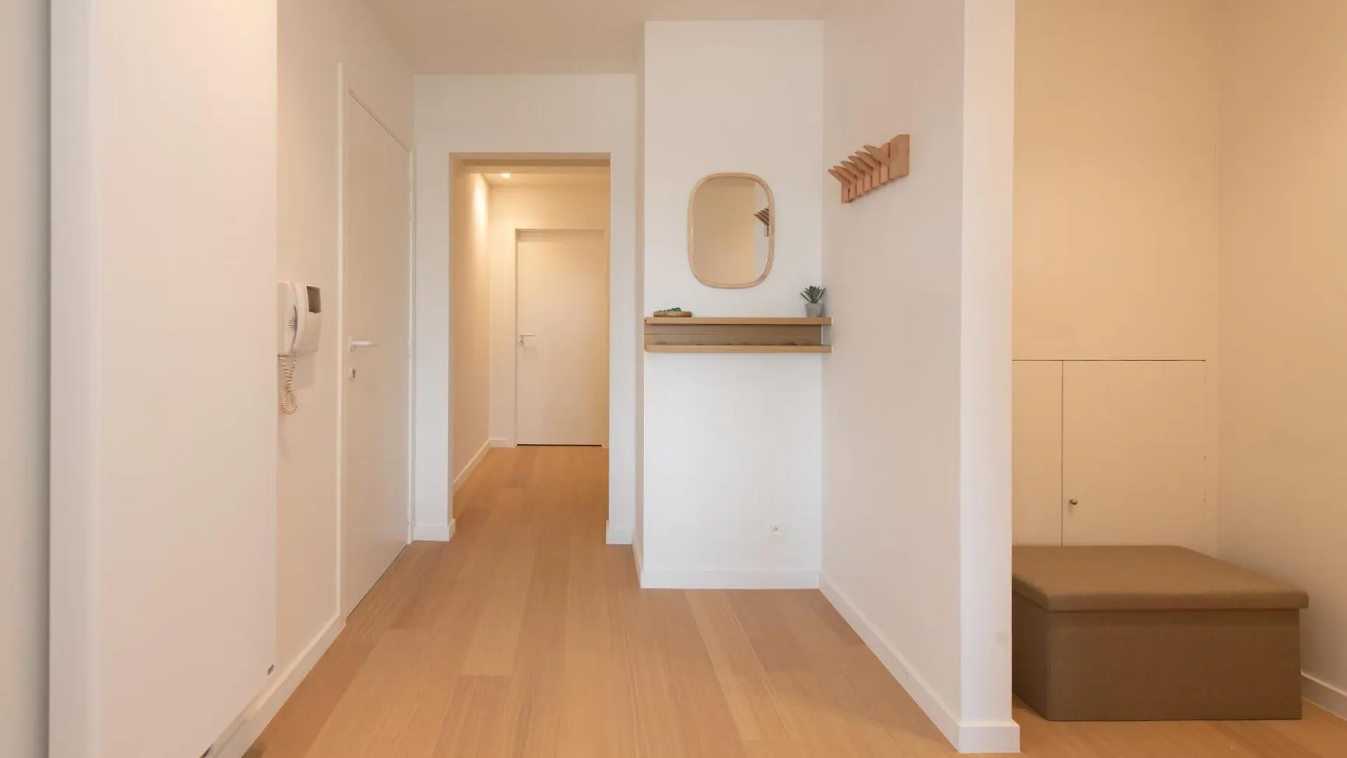 Luxury Apartment With Marina View And Free Parking